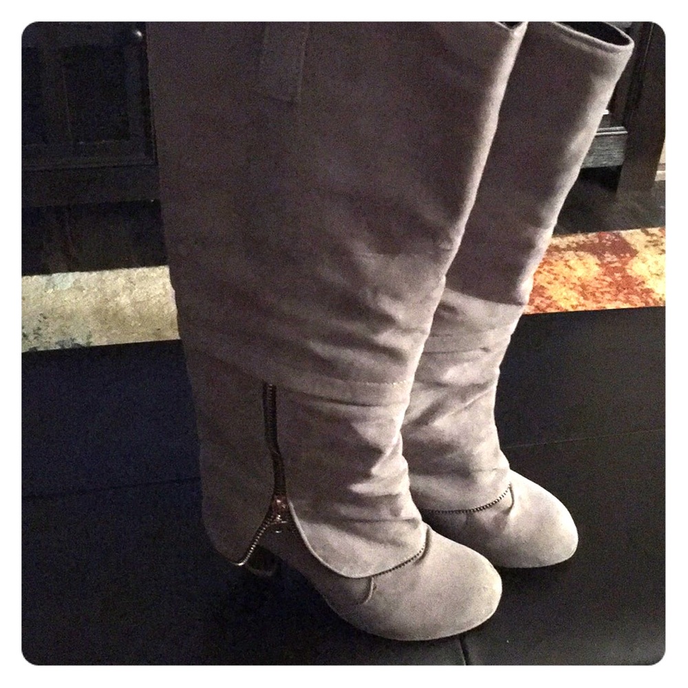 Darling grey faux suede boots
